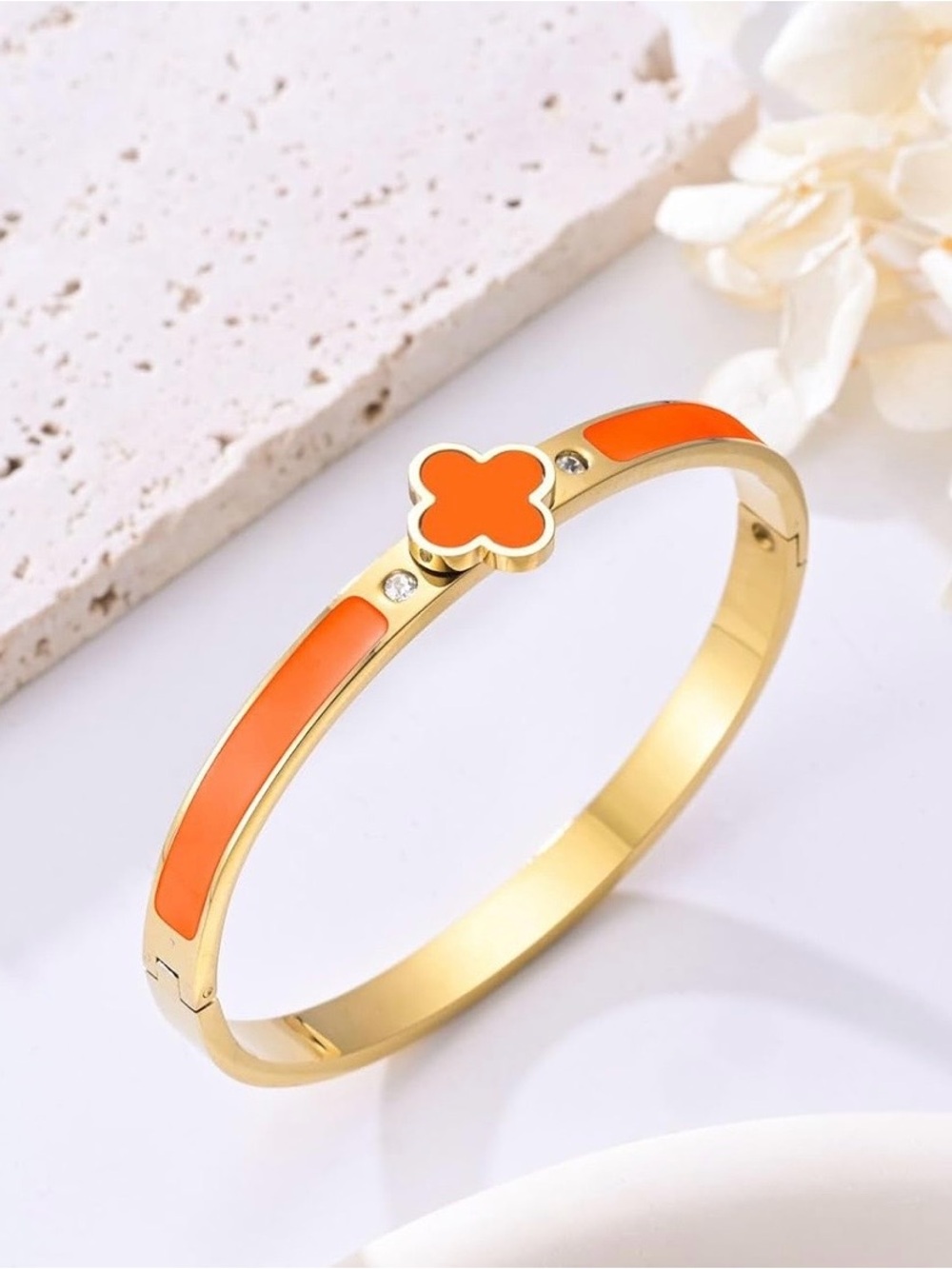 Clover Bracelets for Women Gold and Silver Chunky Oval Clover Bangle
18k Gold Pl
